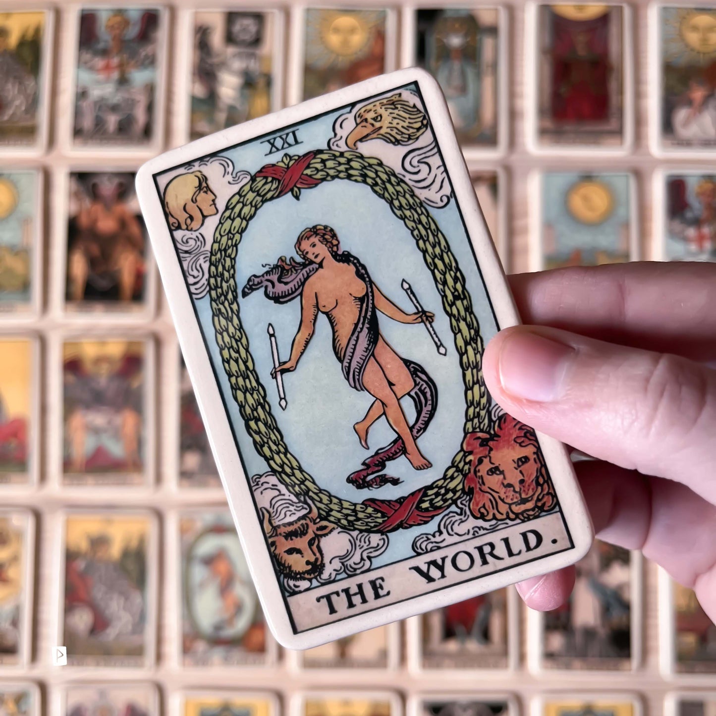 CARTA DE TAROT DE CERÁMICA CON CABALLETE