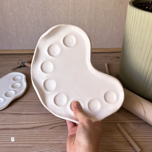 Paleta de cerámica artesanal para acuarela curva blanca