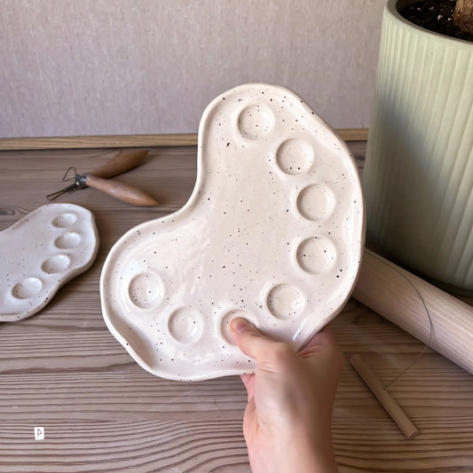 Paleta de cerámica artesanal para acuarela curva oreo cream