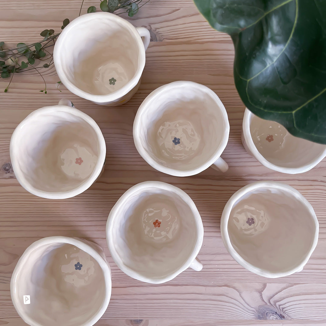 TAZA DE CERÁMICA CON FLORES PERSONALIZABLE