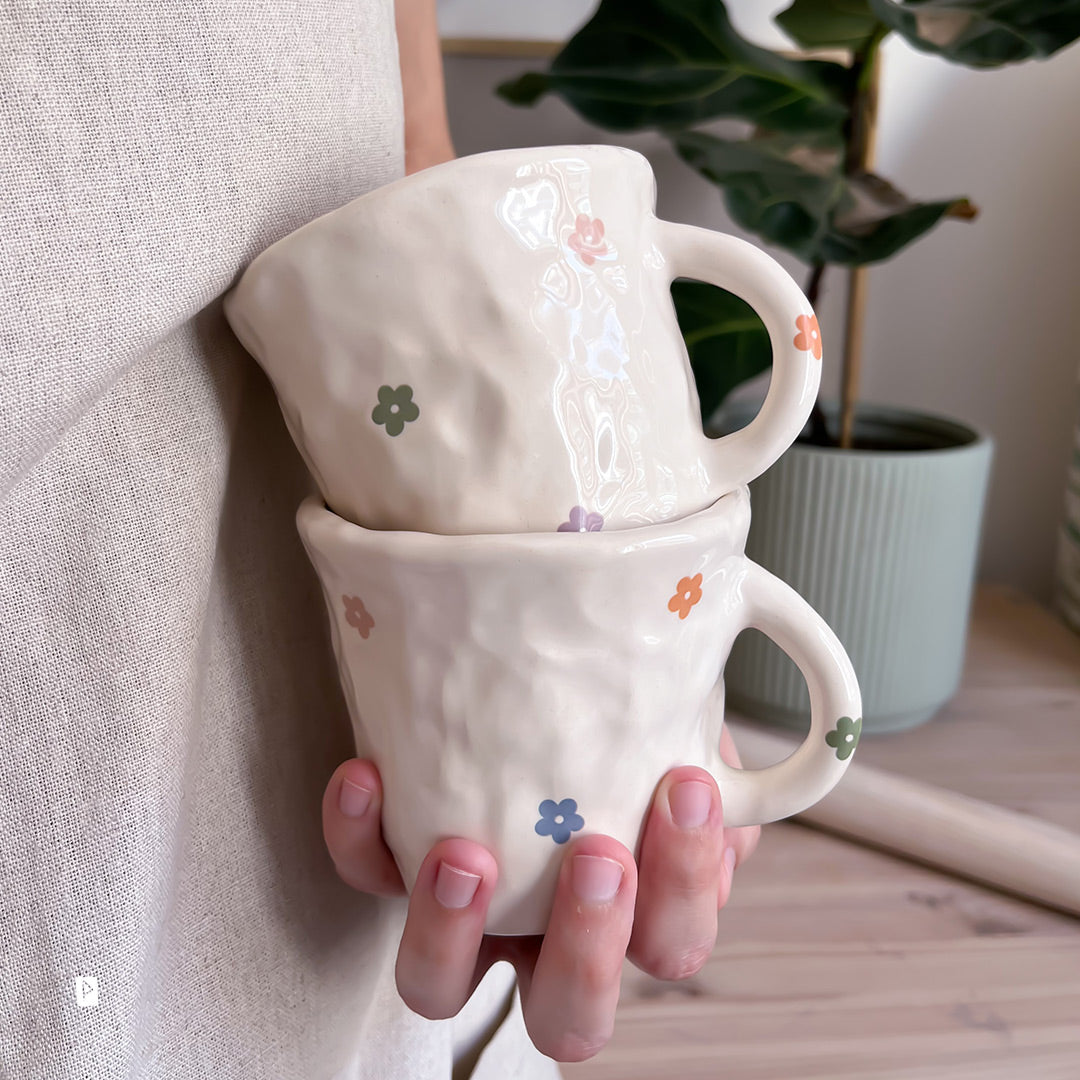 TAZA DE CERÁMICA CON FLORES PERSONALIZABLE